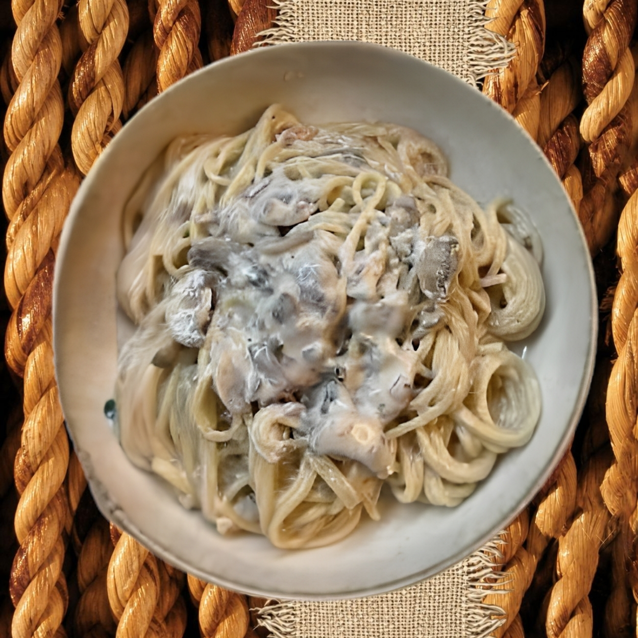 Spaghetti Kremalı Tavuklu Mantarlı Sos